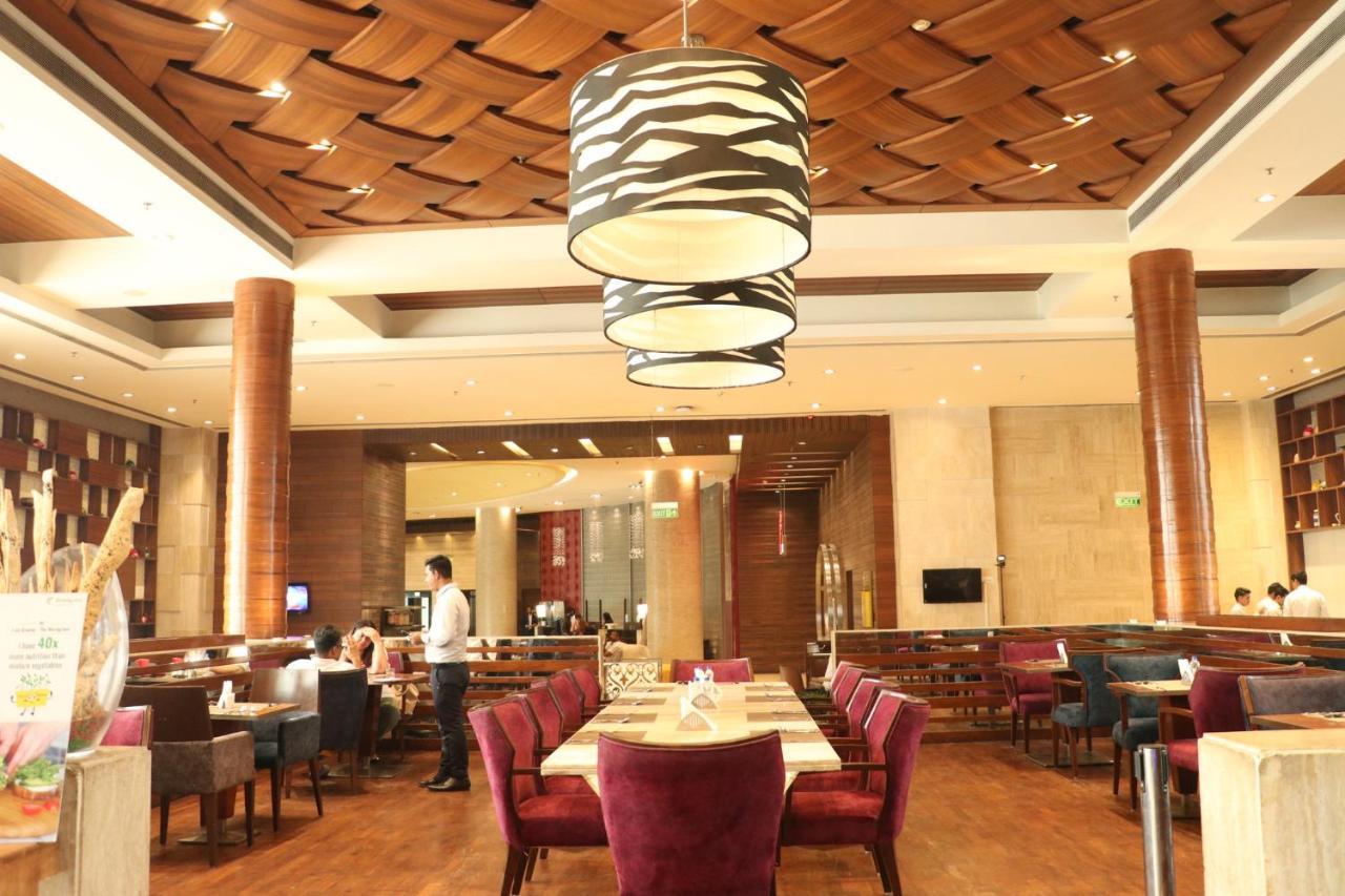 Holiday Inn Chandigarh Panchkula, An Ihg Hotel Екстер'єр фото The interior of the restaurant