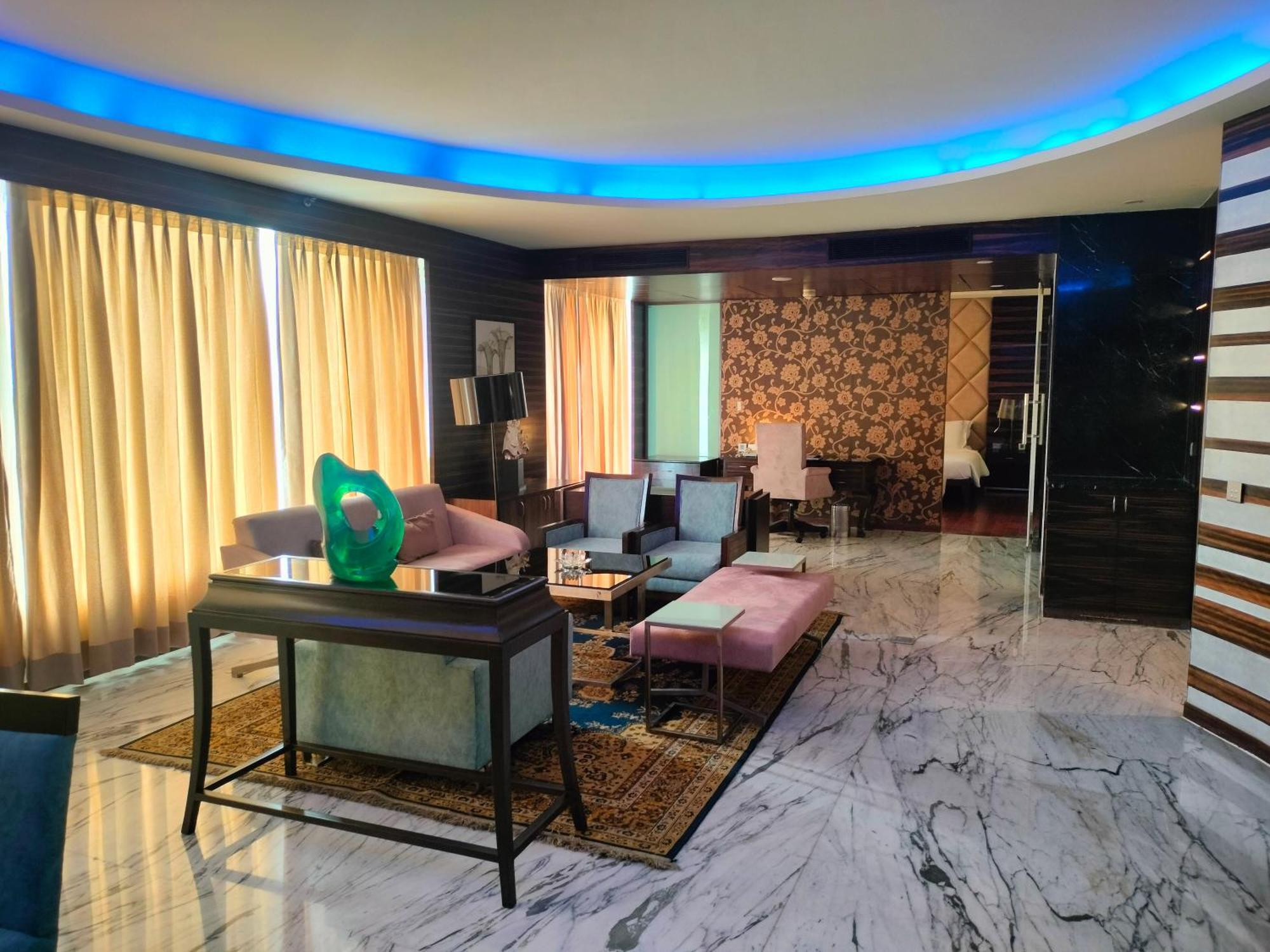 Holiday Inn Chandigarh Panchkula, An Ihg Hotel Екстер'єр фото A living room in a luxury apartment