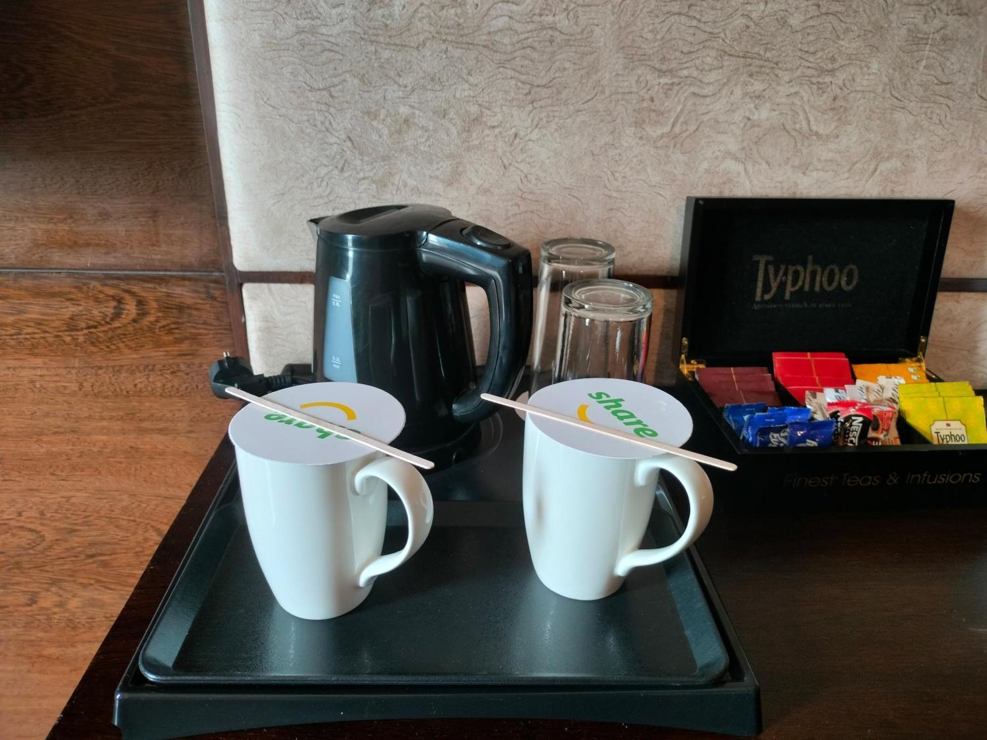 Holiday Inn Chandigarh Panchkula, An Ihg Hotel Екстер'єр фото A kettle and two cups in a hotel room