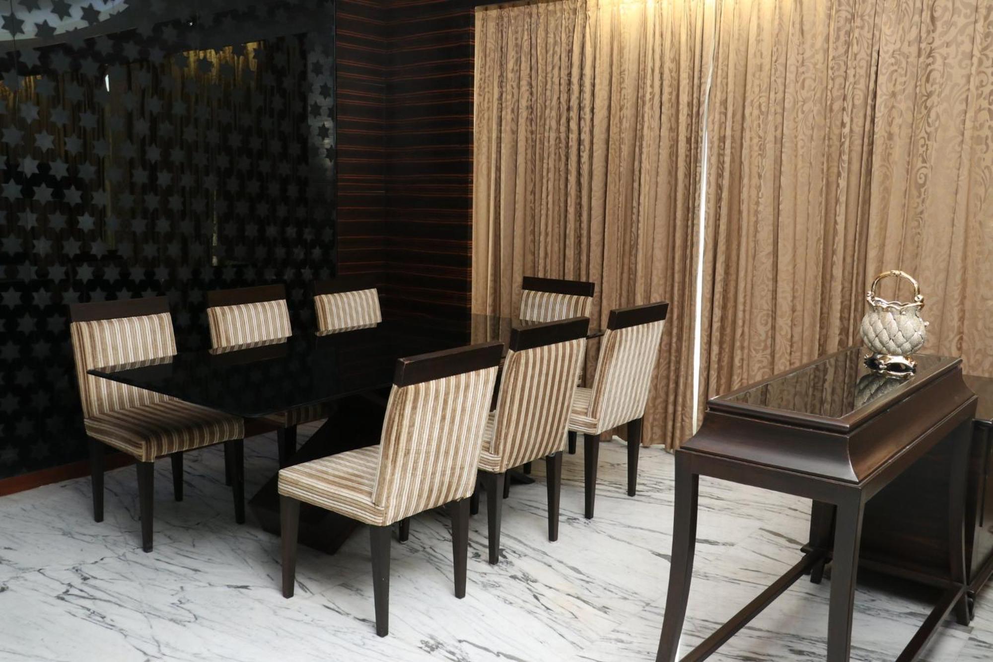 Holiday Inn Chandigarh Panchkula, An Ihg Hotel Екстер'єр фото A dining room