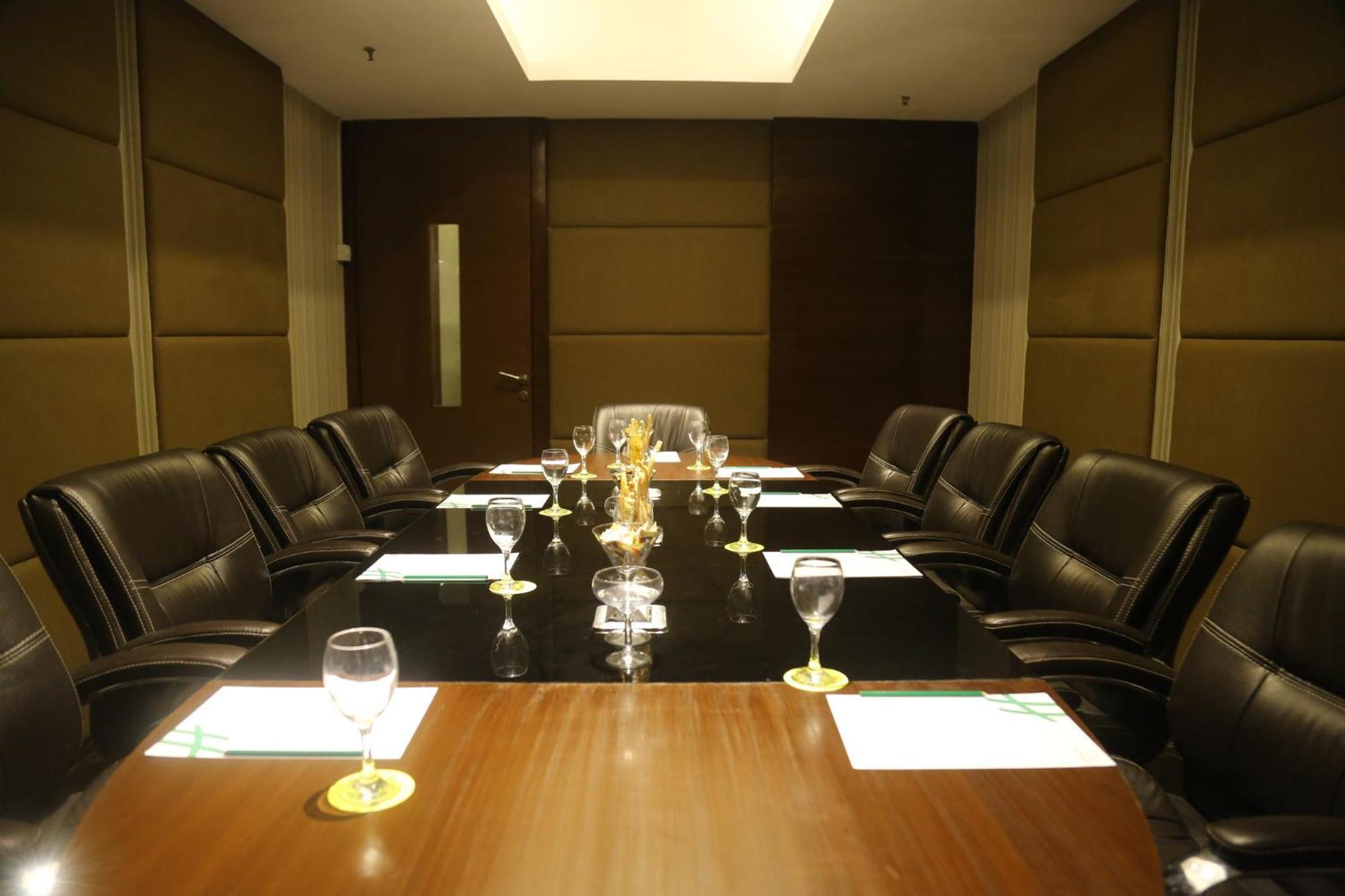 Holiday Inn Chandigarh Panchkula, An Ihg Hotel Екстер'єр фото A boardroom